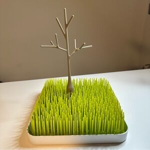 Boon Grass Countertop Drying Rack with a Boon Stem accessory